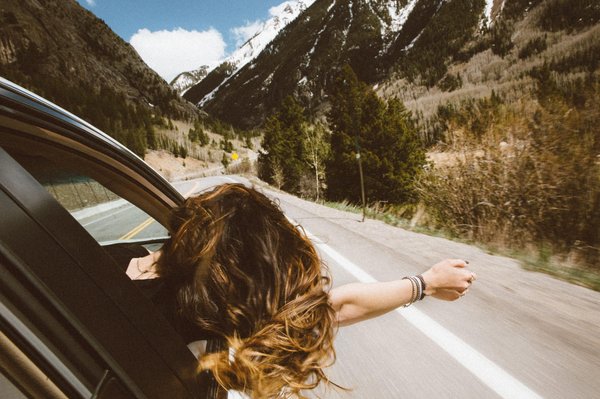 Les avantages et inconvénients d'un road trip par rapport à un voyage classique