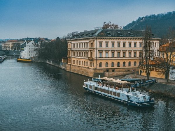 Comment organiser durant ses vacances une croisière en bateau-mouche à Paris ?